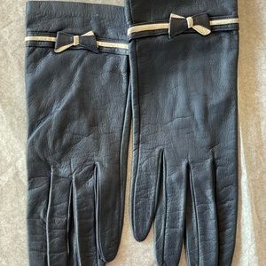 Vintage Navy leather gloves with white & navy bow detail